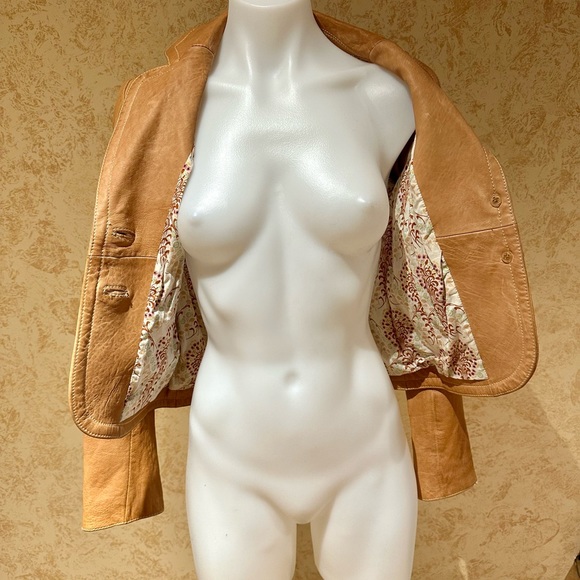 Andrew Marc - Camel color -cropped- Distressed Leather Blazer Jacket - Picture 6 of 10